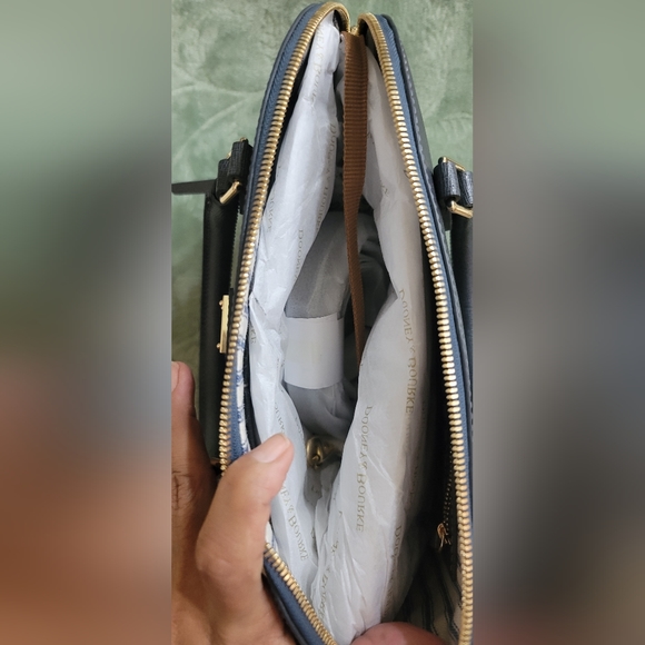Dooney & Bourke purse - Picture 6 of 10